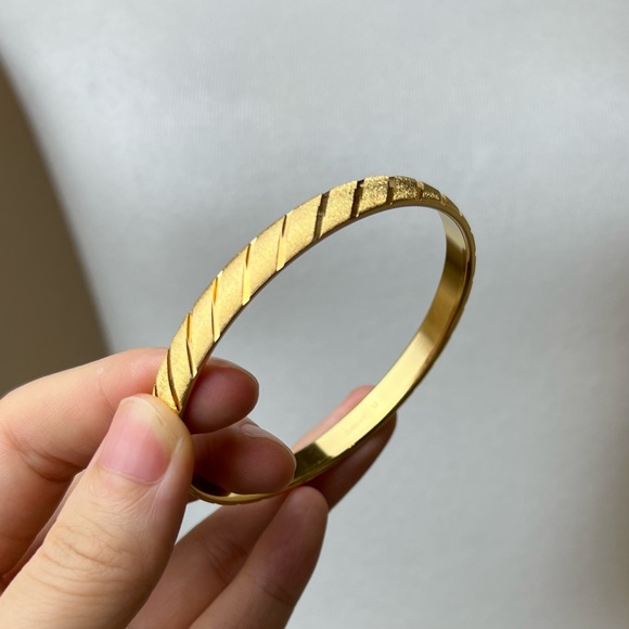 Monet brushed gold bangle size M